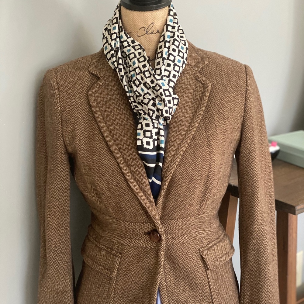 Tailored fit herringbone blazer